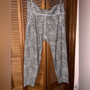 Leopard VS leggings.